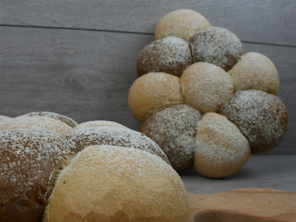 voorgebakken bolletjesbrood (pasen)